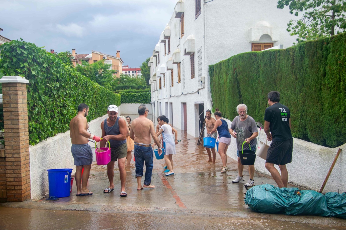 Spain flood volunteers