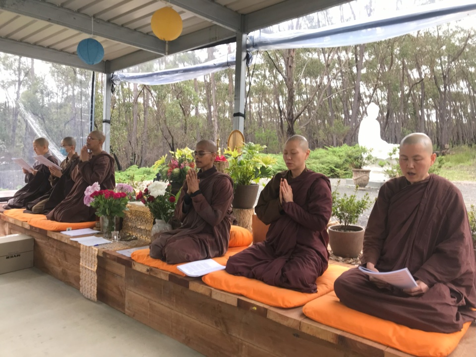 Buddhist nuns contemplate life in the bush