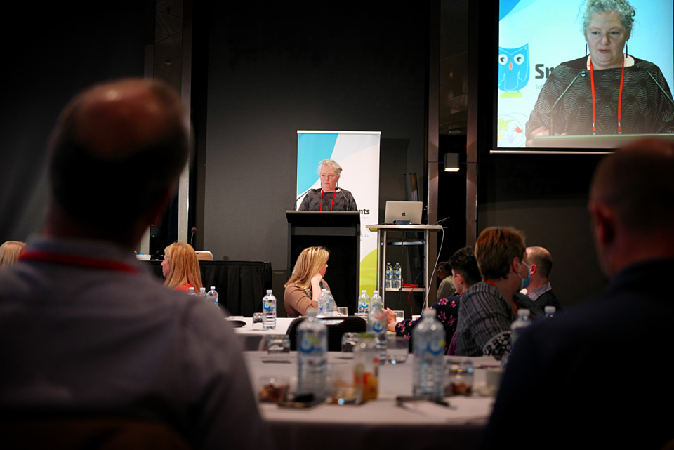 Kathy With Screen202208110589