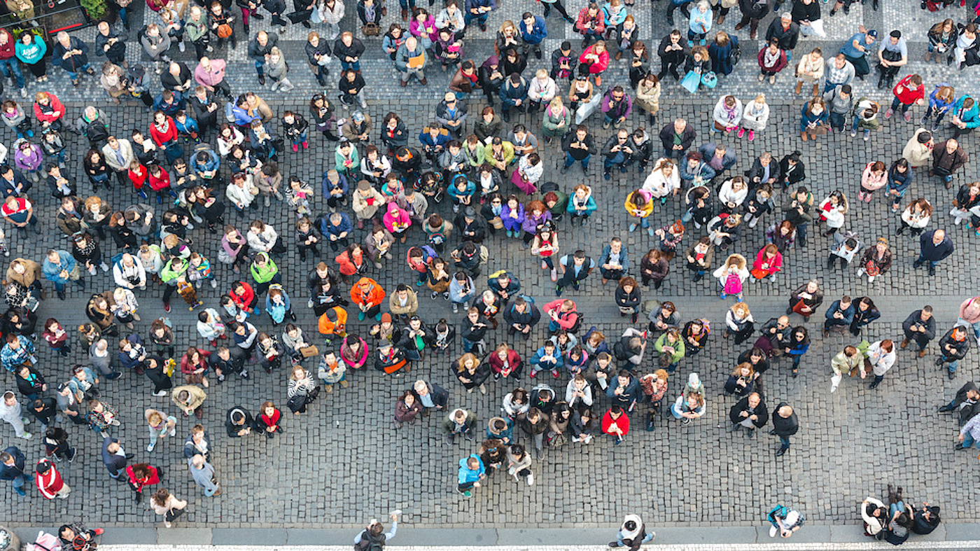 Crowd aerial shot i Stock 936156028