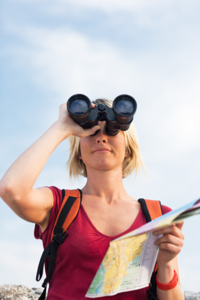 Binoculars Woman i Stock 105940645