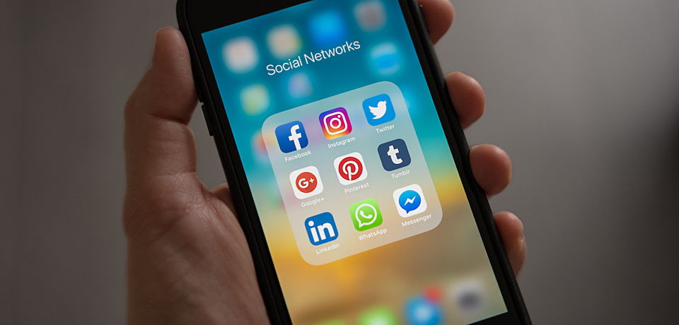 Charities Minister urges Australians to choose community over social media