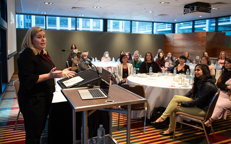 202208 LEADERS3 013 2