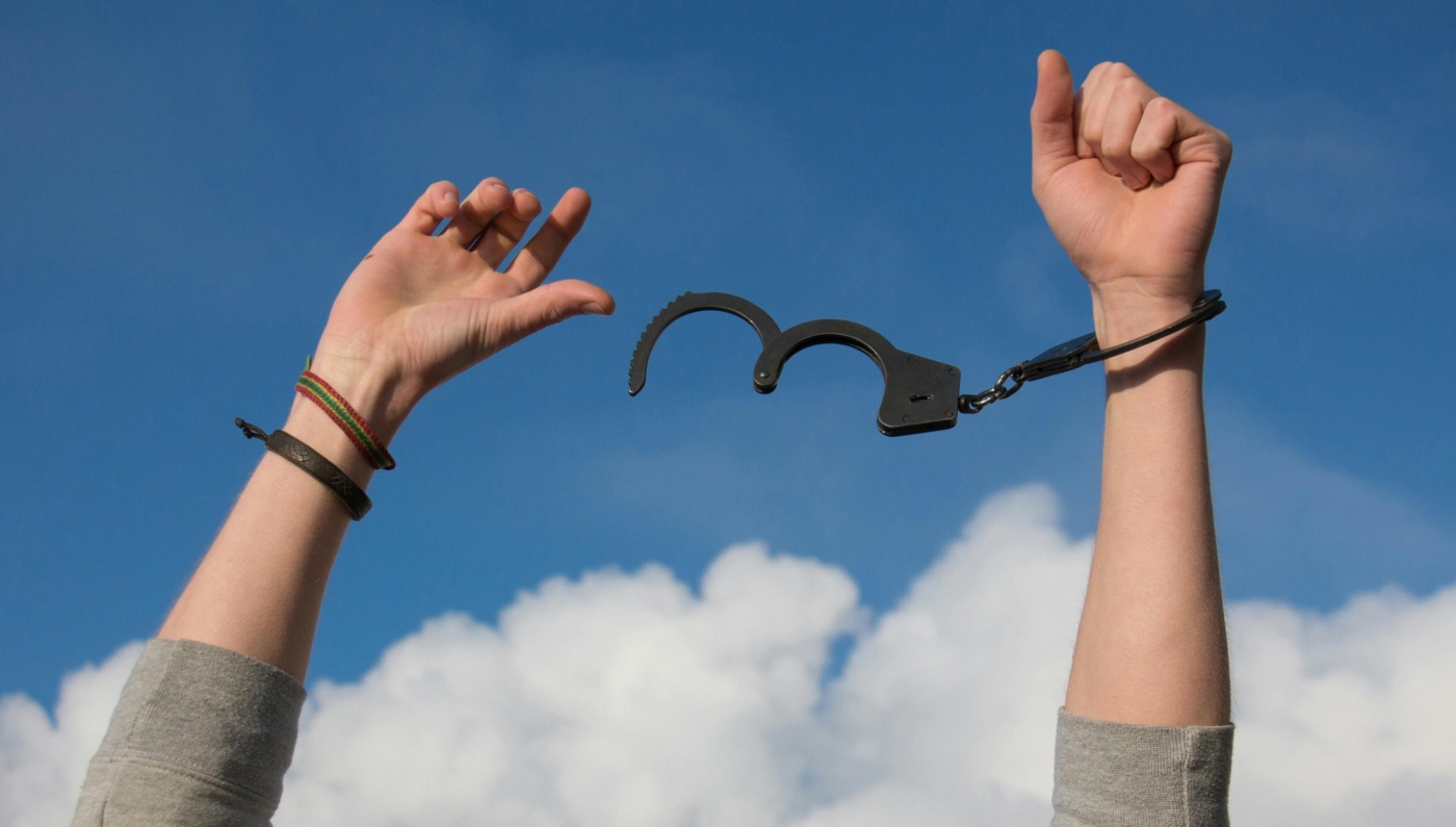 Break shackles