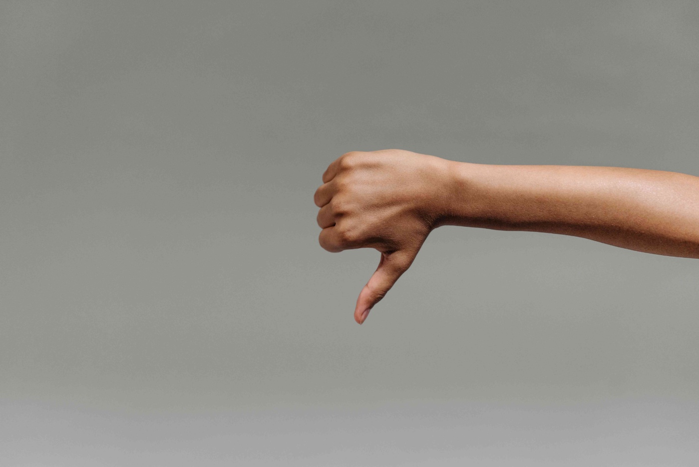 Thumbs down reject