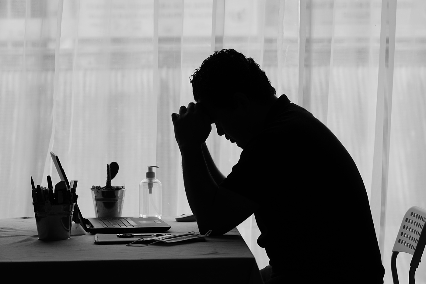 Shutterstock stressed worker