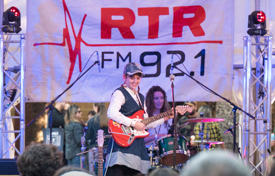 It runs on the smell of an oily rag, but community radio is worth $153 million to the Australian music industry, report finds