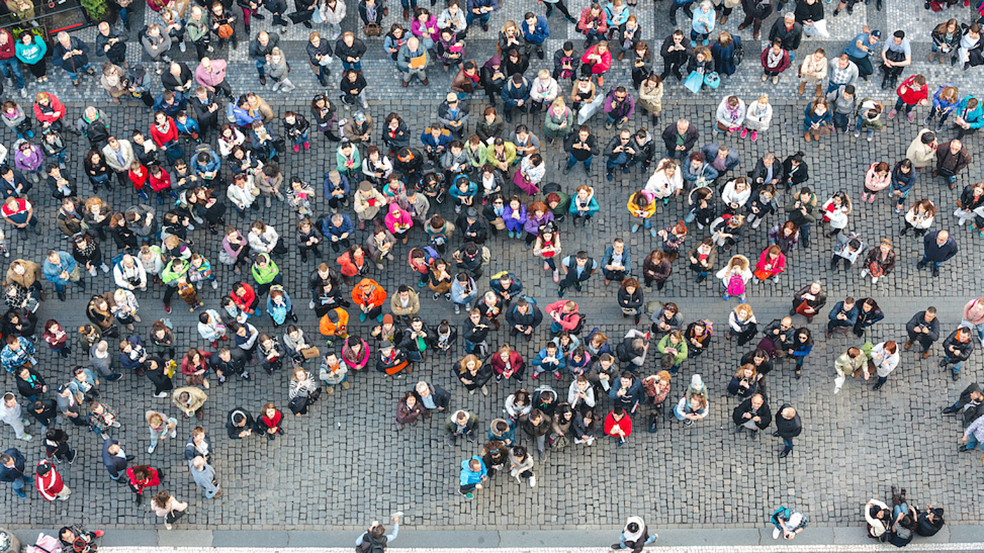 Crowd aerial shot i Stock 936156028