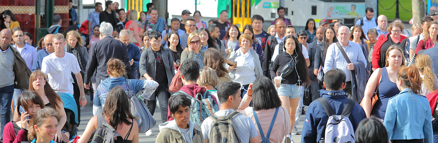 Diversity Melbourne Crowd i Stock 1086630220